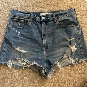 NWOT Abercrombie High Rise Mom Short